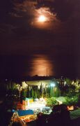 Ночной Симеиз, из облаков выглядывает луна. При съемке использовался штатив. Снято с обзорной площадки над Симеизом. (657х1024) 68 Кб